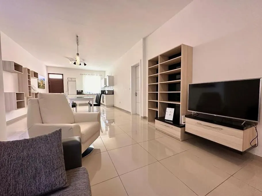 Appartamento Modern Family Retreat In St Julians San Giuliano